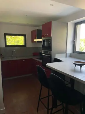 Cuisine ou kitchenette dans l'établissement Le domaine de la gentilhommière située entre Bayeux et Arromanches les Bains