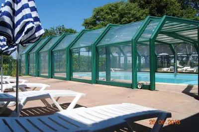Piscine de l'établissement Village de Gîtes de l'Anse de Moidrey ou située à proximité