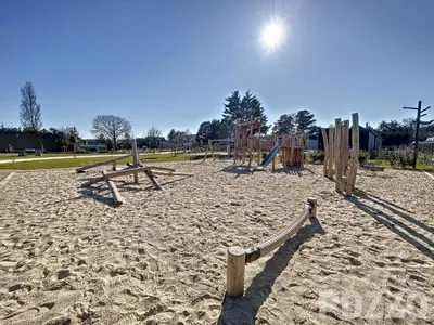 Aire de jeux pour enfants de l'établissement Chalet haut de gamme - 6 pers - Piscine chauffée - Proche plage - Jullouville - FR-1-361-518
