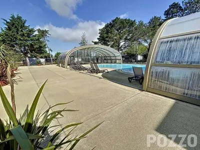 Piscine de l'établissement Chalet haut de gamme - 6 pers - Piscine chauffée - Proche plage - Jullouville - FR-1-361-518 ou située à proximité