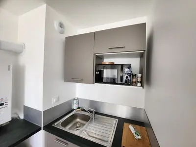 Cuisine ou kitchenette dans l'établissement Le Quai des Verts