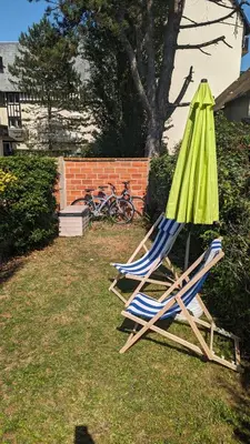Jardin de l'établissement Cottage Cabourg plage avec jardin et vélos
