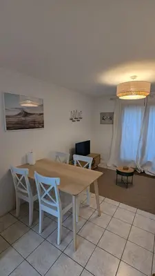 Télévision ou salle de divertissement dans l'établissement Cottage Cabourg plage avec jardin et vélos