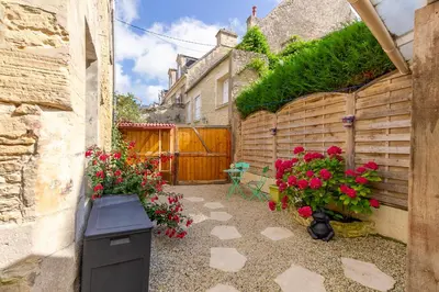 Jardin de l'établissement La Rochambelle - Charmante maison de pêcheurs