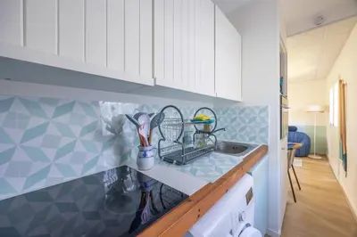 Cuisine ou kitchenette dans l'établissement Marée Haute et Marée Basse - 1 Appartement et 1 Studio proche de la plage