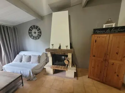 Coin salon dans l'établissement Gite 6/8 personnes tout confort