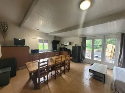 Cuisine ou kitchenette dans l'établissement Gite 6/8 personnes tout confort