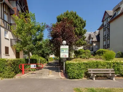 Jardin de l'établissement Apartment Le Clos Mathilde-21 by Interhome