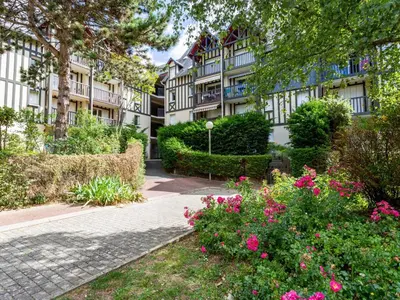 Jardin de l'établissement Apartment Le Clos Mathilde-21 by Interhome