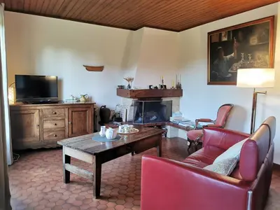 Télévision ou salle de divertissement dans l'établissement Holiday Home L'ilet by Interhome