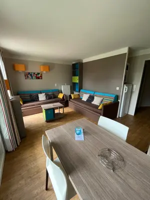 Coin salon dans l'établissement L'AIGRETTE - Appartement 5 pers - Courseulles port de plaisance