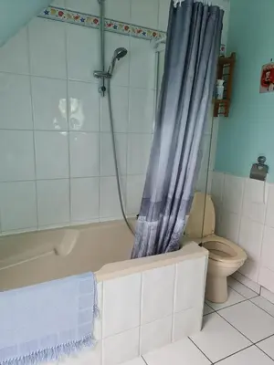 Salle de bains dans l'établissement CHAMPAGNE