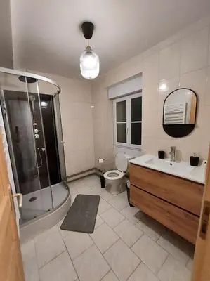 Salle de bains dans l'établissement Koh'm à la maison