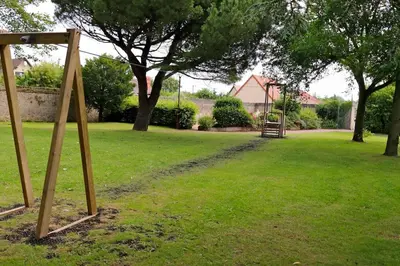 Jardin de l'établissement Maison avec terrasses à 300m de la mer Juno Beach