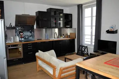Cuisine ou kitchenette dans l'établissement La Vigie - 30 m de la mer, petite vue mer