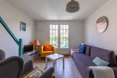 Coin salon dans l'établissement Azul - Maison avec jardin à 200m de la plage