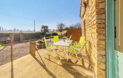 Balcon ou terrasse dans l'établissement 2 Bedroom Cozy Home In Le Ferré