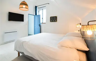 Un ou plusieurs lits dans un hébergement de l'établissement Awesome Home In Saint-Vaast-La-Hougue
