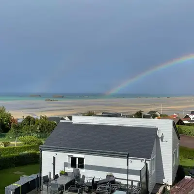 Plage du Débarquement. Maison bord de Mer