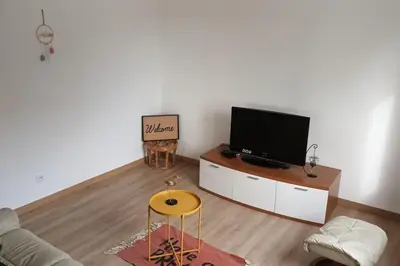Télévision ou salle de divertissement dans l'établissement Maison calme individuelle proche du Mont st Michel