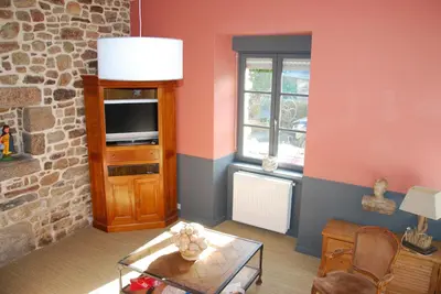 Télévision ou salle de divertissement dans l'établissement La Bergerie - Gîte et Chambres d'Hôtes