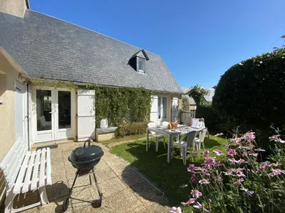 Jardin de l'établissement Holiday Home in Carteret near Dunes & Beach