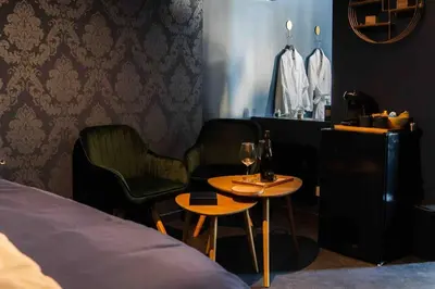 Coin salon dans l'établissement Loveroom En Aparté Caen