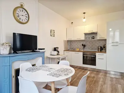 Cuisine ou kitchenette dans l'établissement Frégate