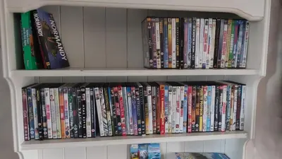 Bibliothèque dans la maison de vacances