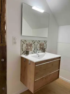 Salle de bains dans l'établissement Gite les bois d Orceil