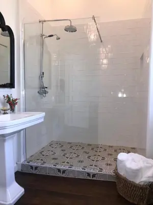 Salle de bains dans l'établissement La Pommeraie Champsecret, Lower Normandy