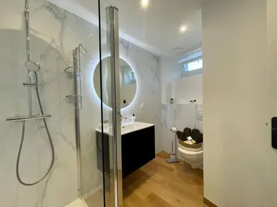 Salle de bains dans l'établissement Logis de la Pomme d'Or x Melrose