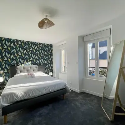 Logis de la Pomme d'Or x Melrose