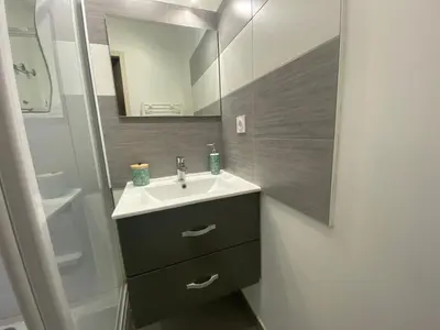 Salle de bains dans l'établissement Charmant appartement proche du centre ville