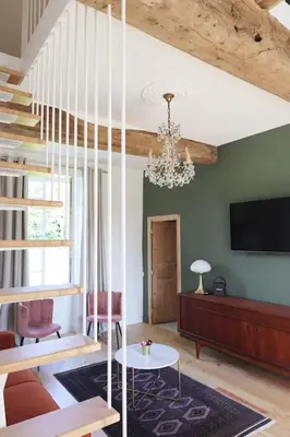 Télévision ou salle de divertissement dans l'établissement Le Perchoir Gîte de charme dans château -SPA-
