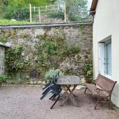 Jardin de l'établissement Chez Pauline, Gavray. House with secure parking, Wi-Fi & garage.