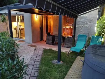 Jardin de l'établissement Bulles et belle étoile SPA proche de Caen