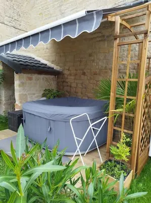 Jardin de l'établissement Bulles et belle étoile SPA proche de Caen