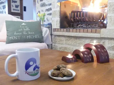 Plateau bouilloire dans l'établissement REVES DE BAIE - Chambre d'hôtes COSY avec table BIO et MASSAGES - Vue panoramique exceptionnelle