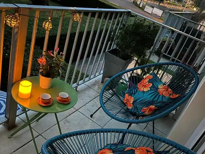 Balcon ou terrasse dans l'établissement Charmant 2 pièces, balcon, proche centre-ville Cabourg, 4 pers, parking sécurisé - FR-1-487-360