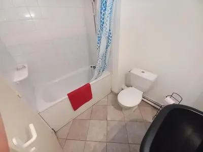 Salle de bains dans l'établissement confortable appartement duplex