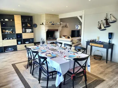 Cuisine ou kitchenette dans l'établissement Charmante Villa De Bord De Mer