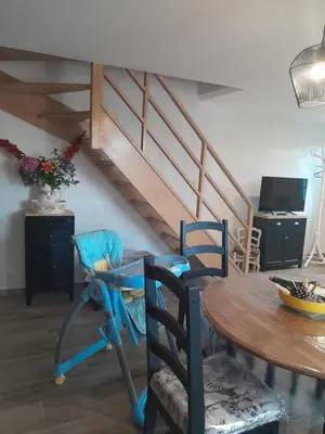 Télévision ou salle de divertissement dans l'établissement Gîte tante Jeanne