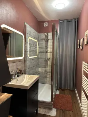 Salle de bains dans l'établissement Le P'tit Croissant