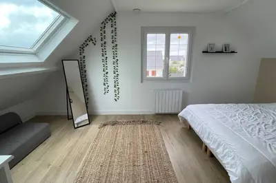 Un ou plusieurs lits dans un hébergement de l'établissement Maison vue mer Omaha Beach