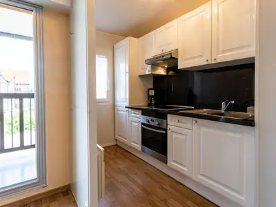 Cuisine ou kitchenette dans l'établissement Apartment Cap Cabourg-31 by Interhome