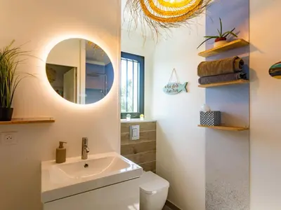 Salle de bains dans l'établissement Holiday Home La Dune by Interhome