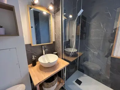 Salle de bains dans l'établissement Studio - La parenthèse Valognaise