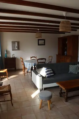 Coin salon dans l'établissement Le Rayon Vert - Gite 4 personnes à 400 m de la mer