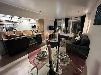 Cuisine ou kitchenette dans l'établissement - NEW - Le CherBlue - WiFi / Netflix